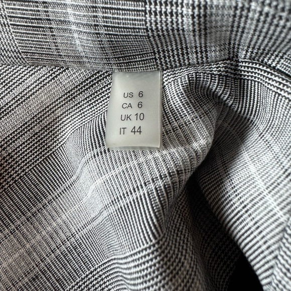 Elie Tahari The Tailor Blazer - Picture 4 of 8